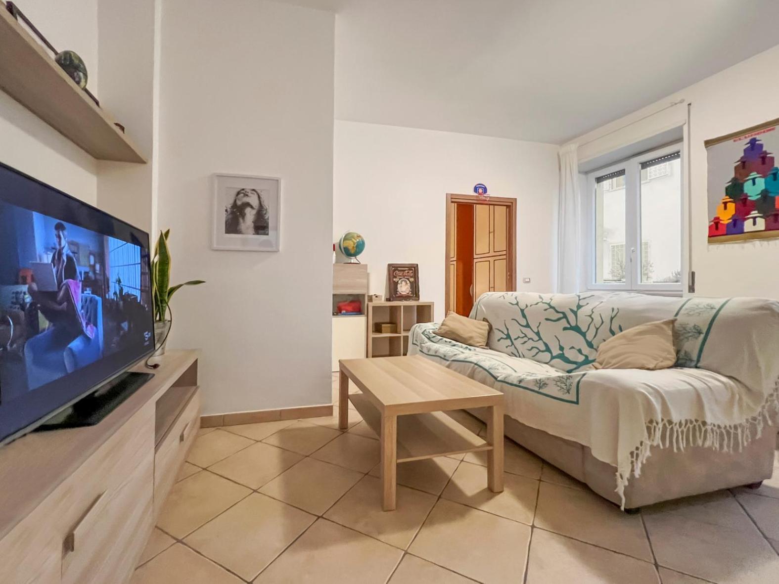 Spacious Apartment Near St Peter'S Church — Photos 3